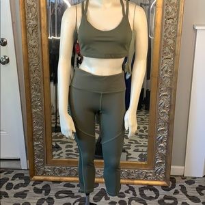 NWT SET! Active Dylan 3/4 legging & Lindsay bra M